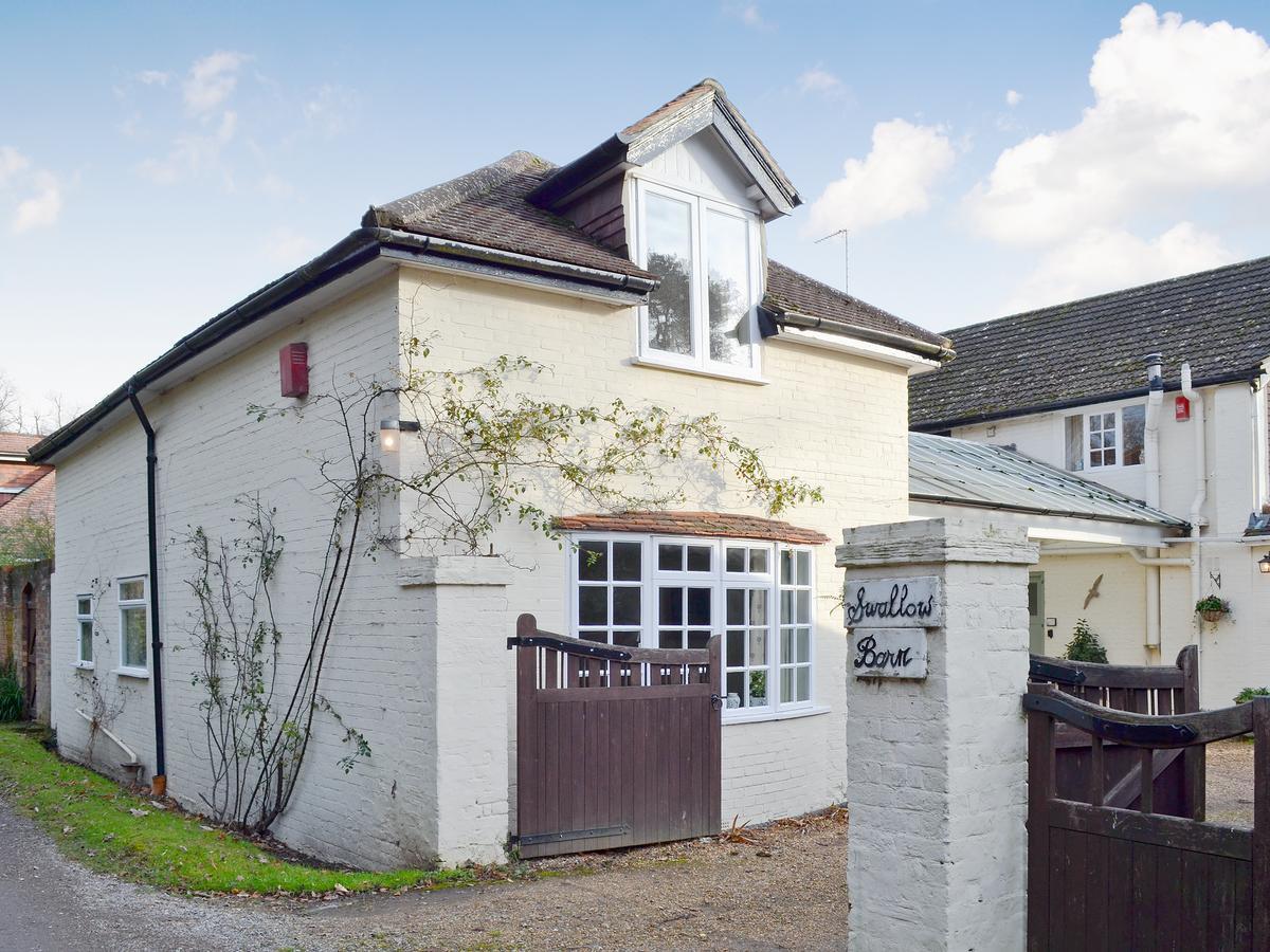 Swallow Barn Villa Chobham  Exterior foto